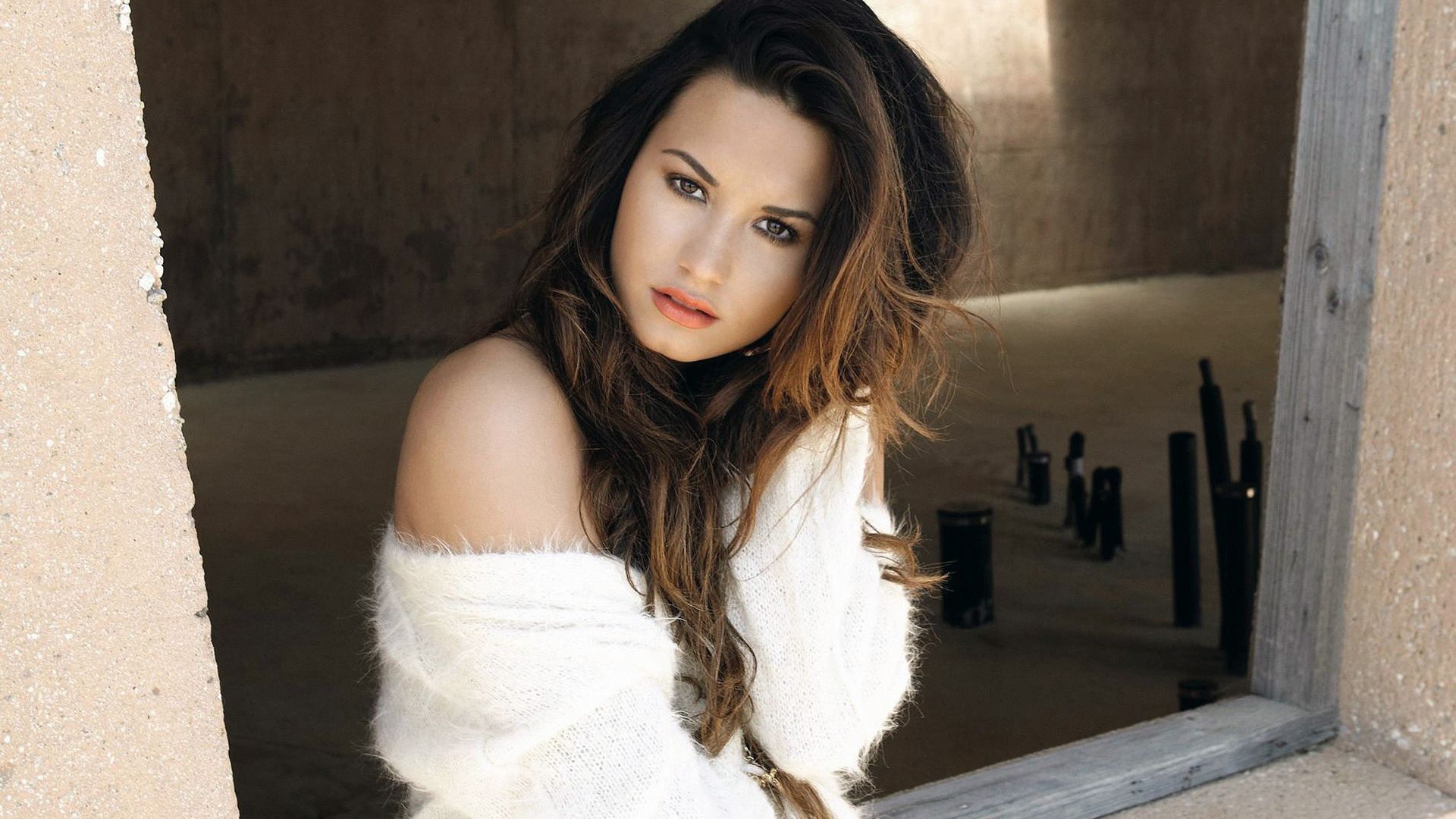 Demi-Lovato-Hot-HD-Wallpaper