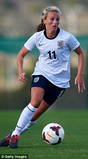 07D8197B00000514-3115066-Whipping_down_the_wing_Toni_Duggan_sports_a_tan_highlights_and_a-a-31_1433768477694