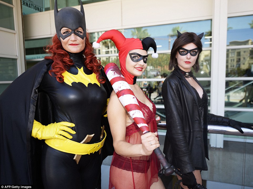 2A64D2CA00000578-3157610-Superheros_Women_dressed_as_Batgirl_Harley_Quinn_and_Catwoman_po-a-77_1436643057329