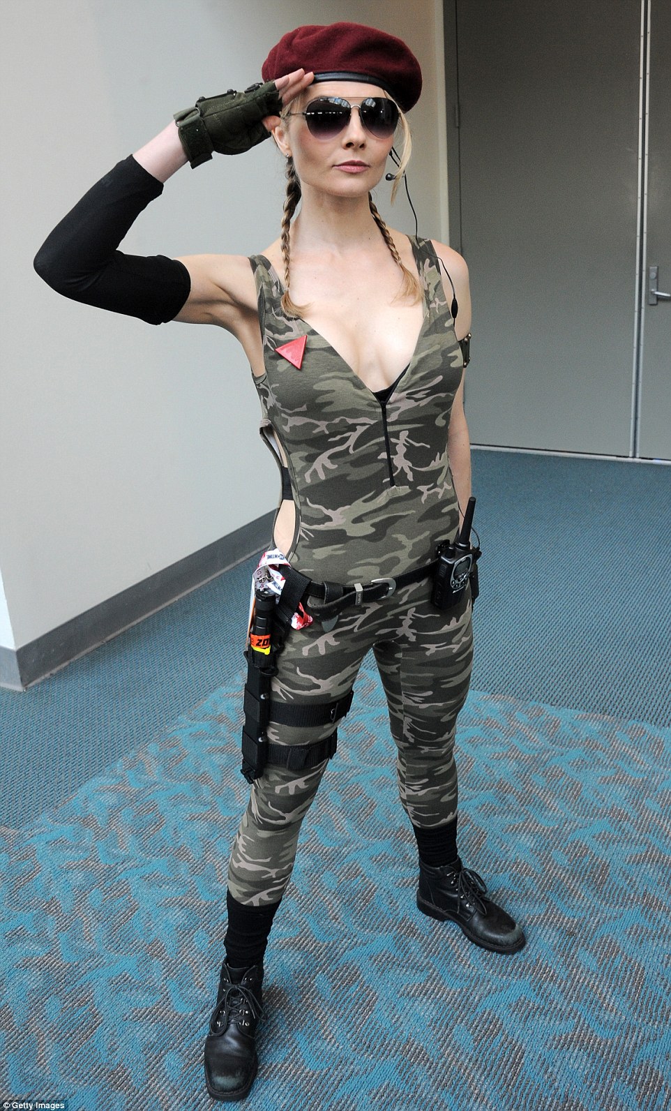 2A654BE400000578-3157610-Attention_A_cosplayer_portrays_a_G_I_Joe_character_during_Comic_-a-73_1436643034785