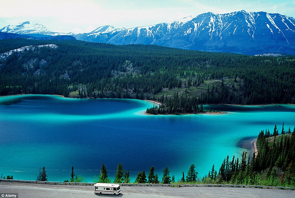 2B4E828C00000578-3193862-Be_enchanted_by_the_incredible_blue_Muncho_Lake_along_Alaska_Hig-a-12_1439449182851