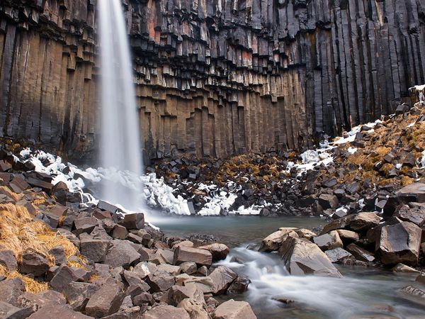 svartifoss-cascada-islandia