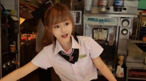 Conoce a esta trabajadora de un McDonalds de Taiwan donde los clientes acuden solo para verla: camarera «diosa» con cara de muñeca
