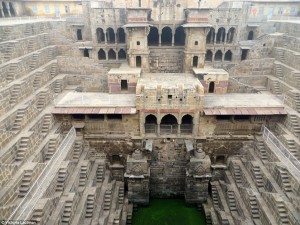 Descubre estas estructuras subterráneas de edificios de la India  llenas de exotismo y pocas veces vistas