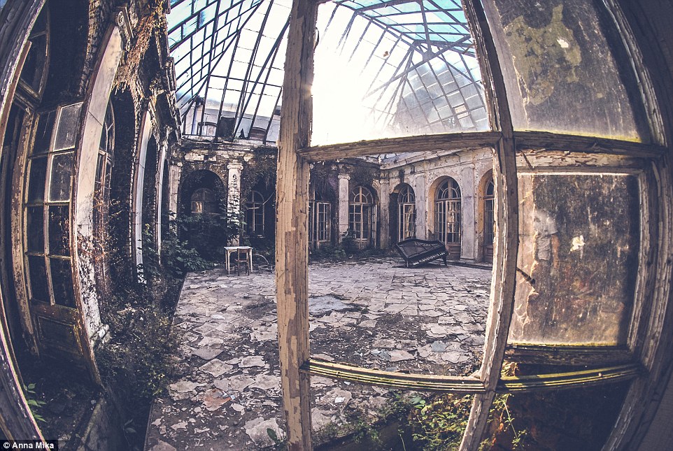 No Te Pierdas Estas Fotografías Que Muestran La Belleza Herida De Los Edificios Abandonados 2115