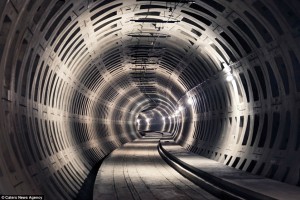 Mira esta serie inquietante de fotografías  sobre laboratorios abandonados y túneles