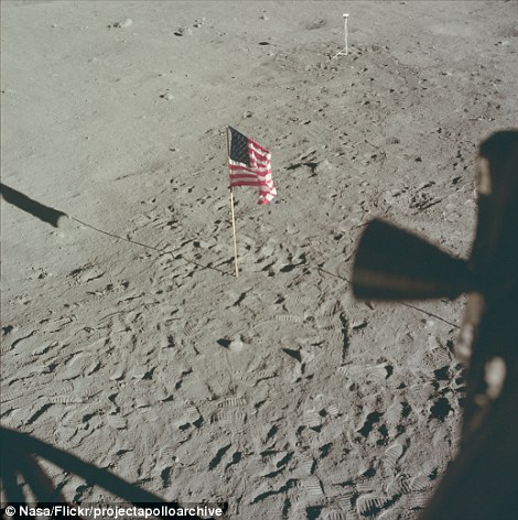 2D1BDB3900000578-3260346-It_was_the_moment_Neil_Armstrong_became_the_first_man_to_land_on-m-56_1444042085183