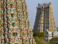 Las pirámides deslumbrantes de la India que son una explosión de tonos vibrantes y 33.000 esculturas