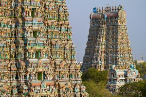 Las pirámides deslumbrantes de la India que son una explosión de tonos vibrantes y 33.000 esculturas