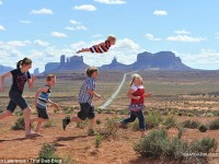 Papá capta a su hijo de dos años de edad, con síndrome de Down, volando sobre lugares impresionantes en esta segunda serie de imágenes