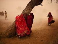 El fotógrafo Steve McCurry presenta nuevo libro de fotografías sobre sus más de 80 visitas a la India.