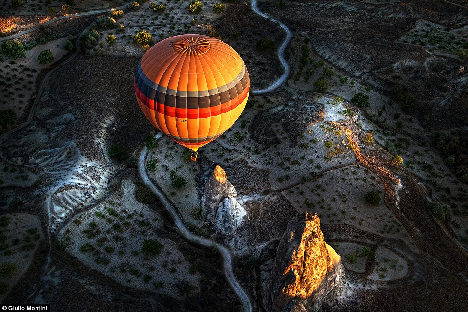 2E08AD1500000578-0-Open_colour_winner_Cappadocia_balloon_by_Giulio_Montini_Just_bef-a-57_1446455847992