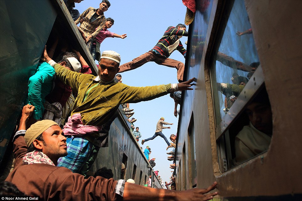 2E08AEE800000578-3300001-Travel_winner_Jumping_over_the_train_Gazipur_Bangladesh_by_Noor_-a-62_1446455968204