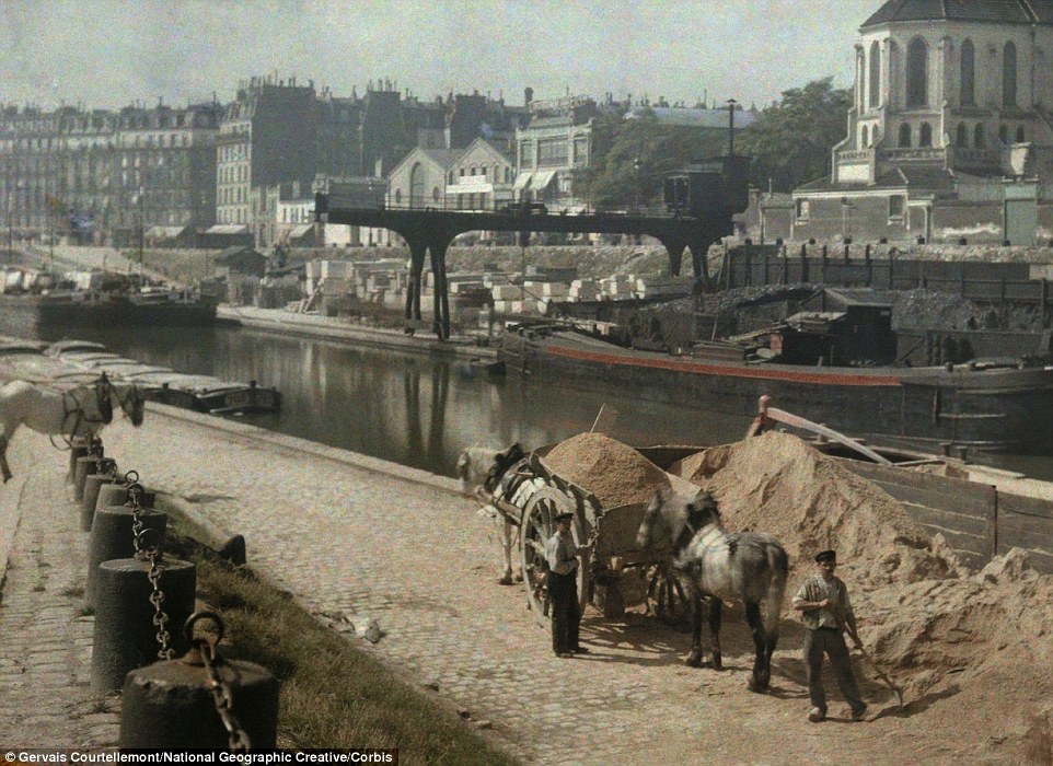 2E91A42D00000578-3323997-Workers_with_horses_alongside_a_river_in_France_where_it_looks_l-a-28_1447864100597