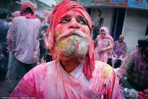 Explosión de color en la India: el festival hindú de Holi