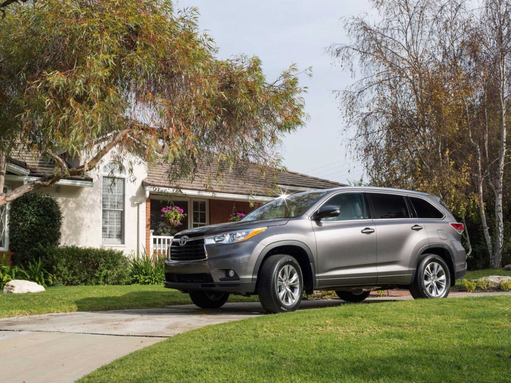 3-row-midsize-suvs-toyota-highlander