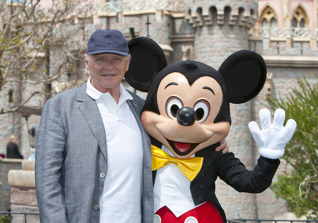 Anthony-Hopkins-shared-photo-op-Mickey-Mouse-Disneyland