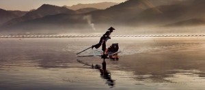 EN ESTE MARAVILLOSO VIDEO EL GRAN FOTÓGRAFO STEVE McCURRY NOS  ENSEÑA CÓMO MEJORAR NUESTRAS FOTOS