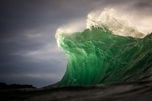 LA MAJESTUOSA BELLEZA DE LAS OLAS DEL OCÉANO