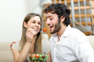 SABES CUÁLES SON LOS ALIMENTOS QUE NOS HACEN MÁS FELICES. DESCUBRE EL MENÚ DEL BUEN HUMOR