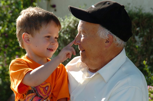 niño-y-abuelo