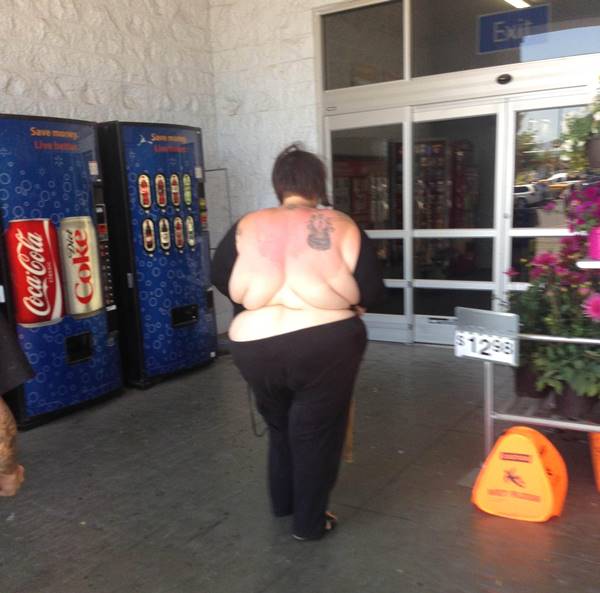 people-of-walmart-back-boobs