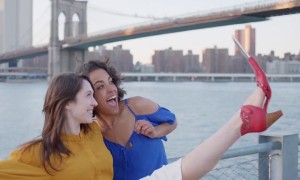 LLEGAN LOS SUCESORES DEL «SELFIE STICK»:  LOS «SELFIE SHOES»