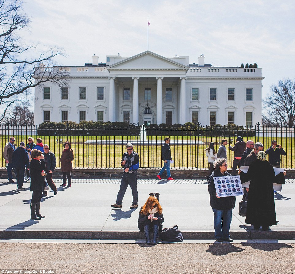 2815A98D00000578-3072914-_Hide_and_seek_photography_An_Instagram_account_of_Mr_Knapp_s_hi-a-2_1431049732823