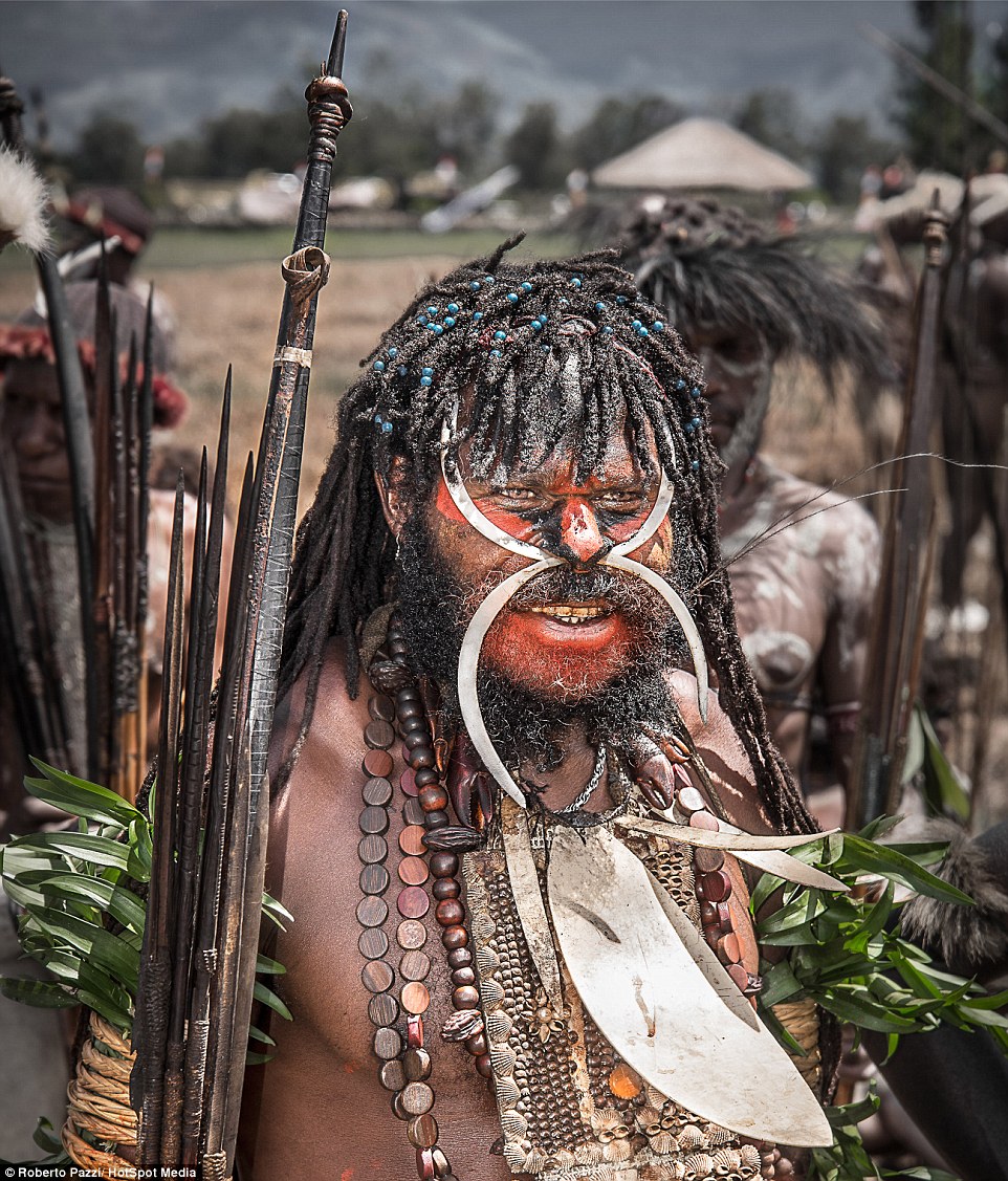 28CF3E8000000578-3086285-The_leader_of_a_village_in_the_traditional_costume_of_war_includ-a-7_1431958158302