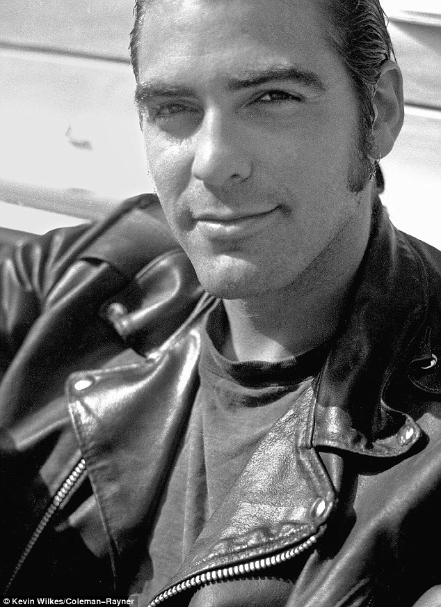 28D6093D00000578-3086968-Looks_familiar_His_hair_and_sideburns_might_be_in_abundance_but_-a-11_1432023013115