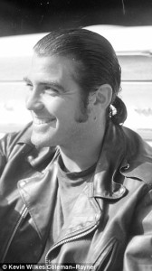 28D60D3100000578-3086968-Different_look_George_s_curly_locks_were_tied_back_into_a_slick_-a-4_1432023012508