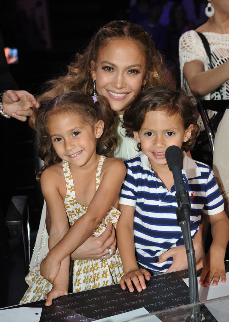 Jennifer-Lopez-Max-Emme-Muñiz