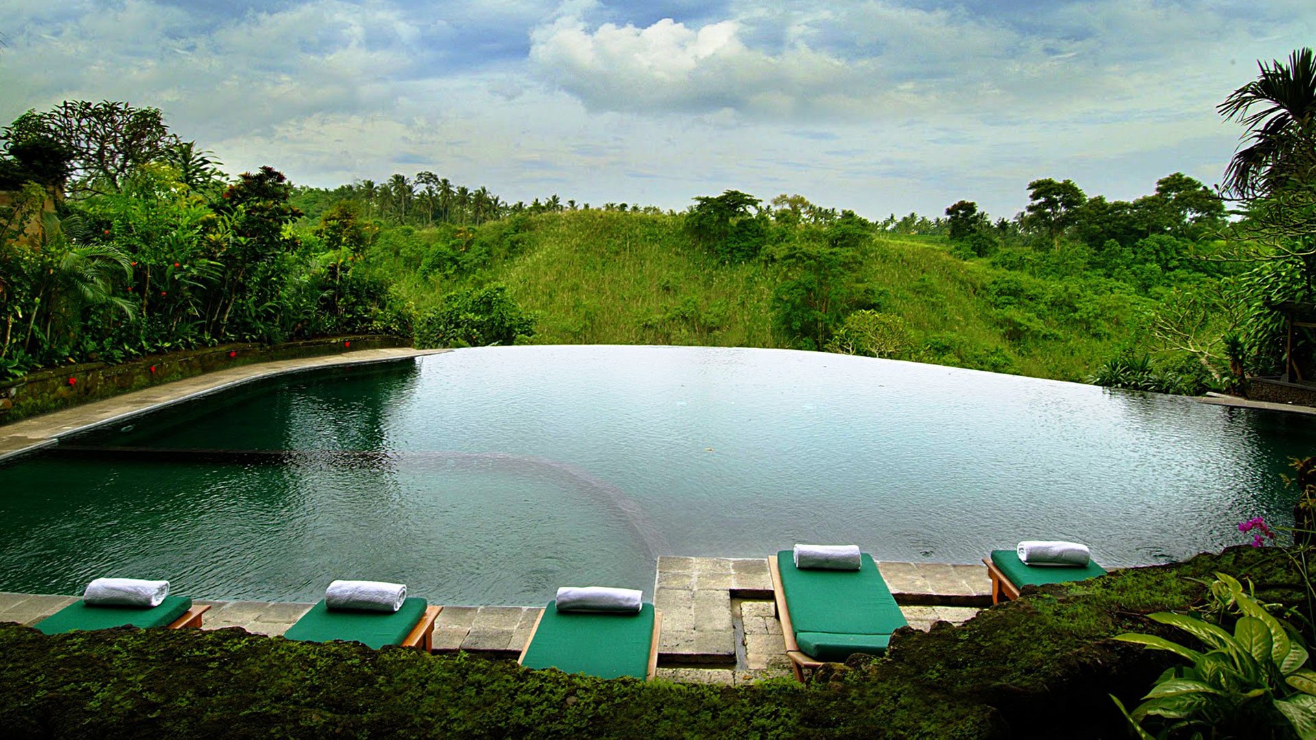 hanging-gardens-ubud-hotel-in-bali-indonesia