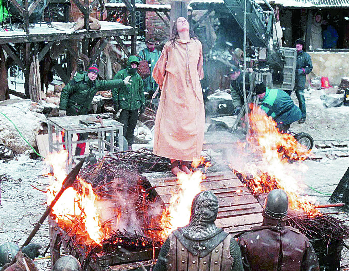 PRA02:CZECH:PRAGUE,23FEB99 - Actress Leelee Sobieski, 16, playing Joan of Arc in an Alliance-Atlantis production about the 15th century French heroine, is filmed being burned at the stake at a set at Loket, Czech Republic, February 17. The film, which will air as a two-part mini-series on CBS in May in the United States, is the most expensive made for TV movie ever with a budget of $20 million.  sg/Photo by Sean Gallup REUTERS