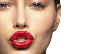 ¿Quieres acertar con el color rojo de tus labios? Aquí tienes 10 sabios consejos