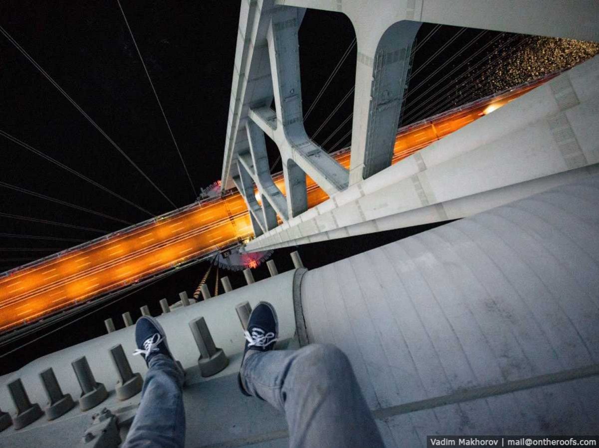 the-akashi-kaiky-bridge-in-osaka-japan-is-the-worlds-longest-suspension-bridge-and-one-of-the-tallest-with-pylons-that-stretch-978-feet-high-the-bridge-is-accessible-to-tourists-but-the-two-wait