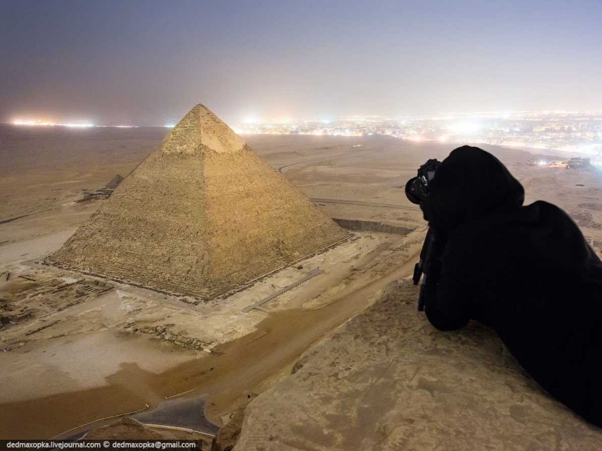 the-russian-photographers-have-recently-gained-attention-for-capturing-these-illegal-photographs-of-the-great-pyramid-of-giza-in-egypt