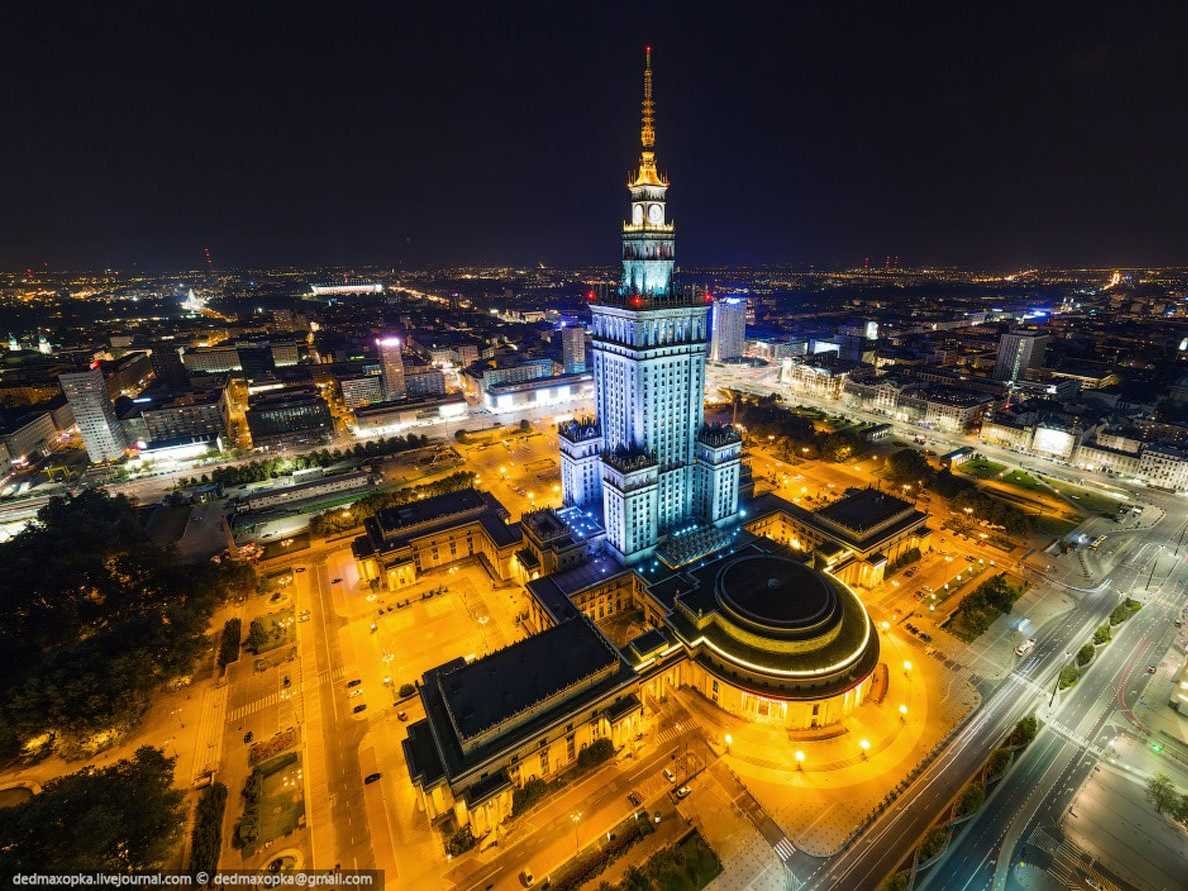 to-get-this-image-of-the-palace-of-culture-and-science-the-largest-building-in-poland-and-home-to-cinemas-pools-museums-libraries-theaters-and-concert-halls-in-warsaw-the-two-entered-a-nearby-bu