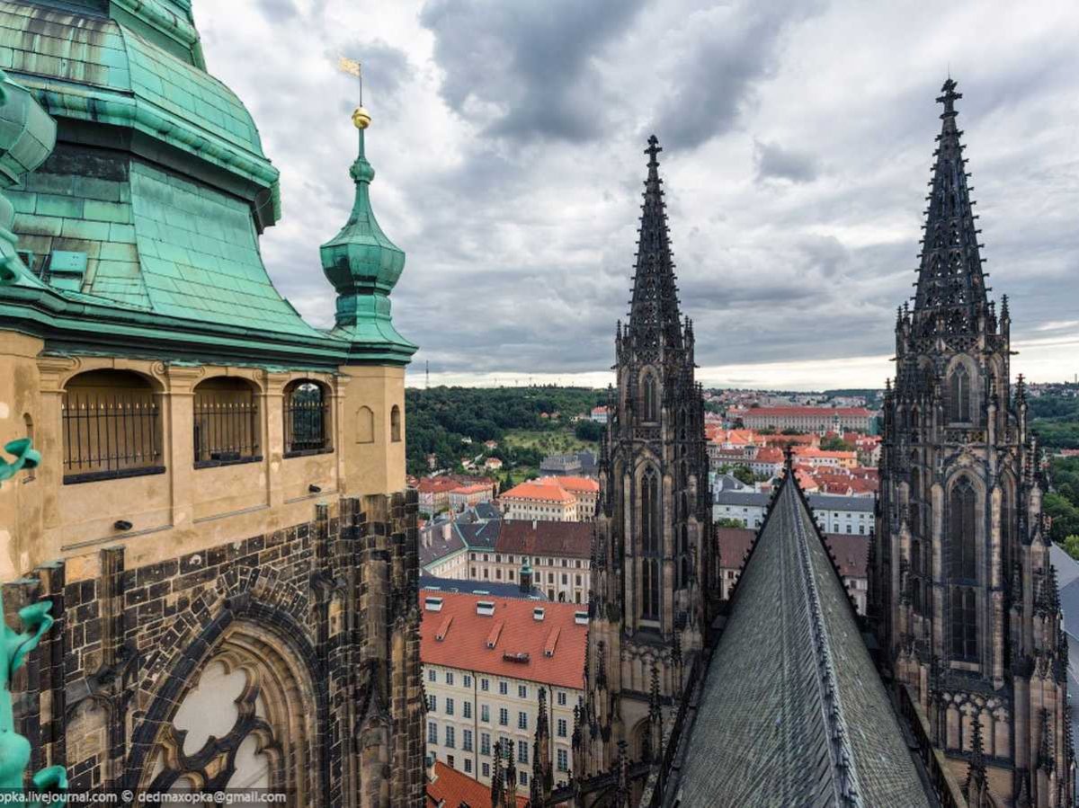 when-they-climbed-the-facade-of-the-st-vitus-cathedral-the-largest-temple-in-prague-czech-republic-where-religious-services-and-coronations-of-czech-kings-and-queens-took-place-they-were-caught-