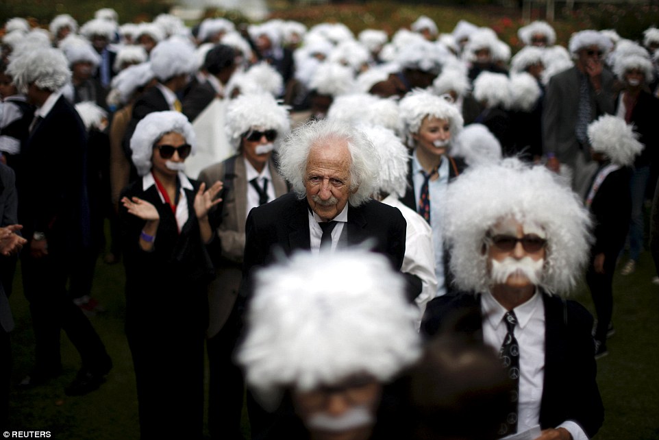 2A9E69C000000578-3165347-Second_Benny_Wasserman_centre_81_stands_with_other_people_dresse-a-4_1437145387405