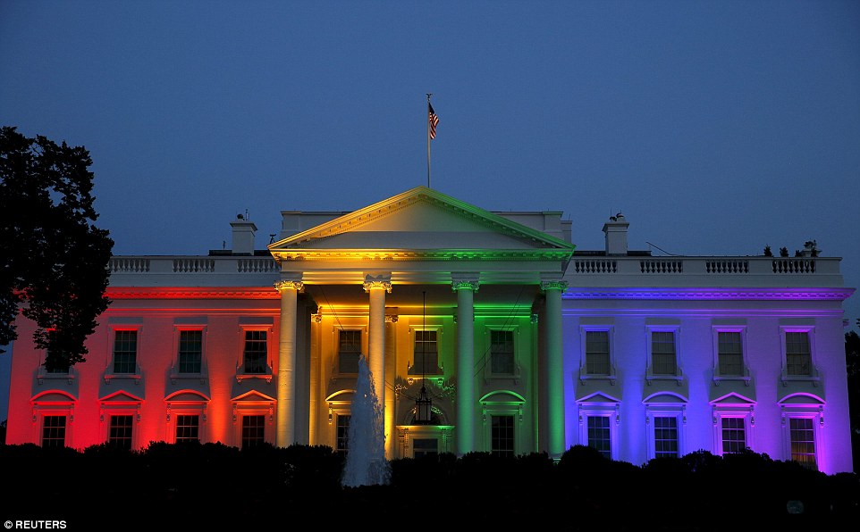 2A9E6A5200000578-3165347-First_The_White_House_is_illuminated_in_rainbow_colours_after_th-a-5_1437145387423