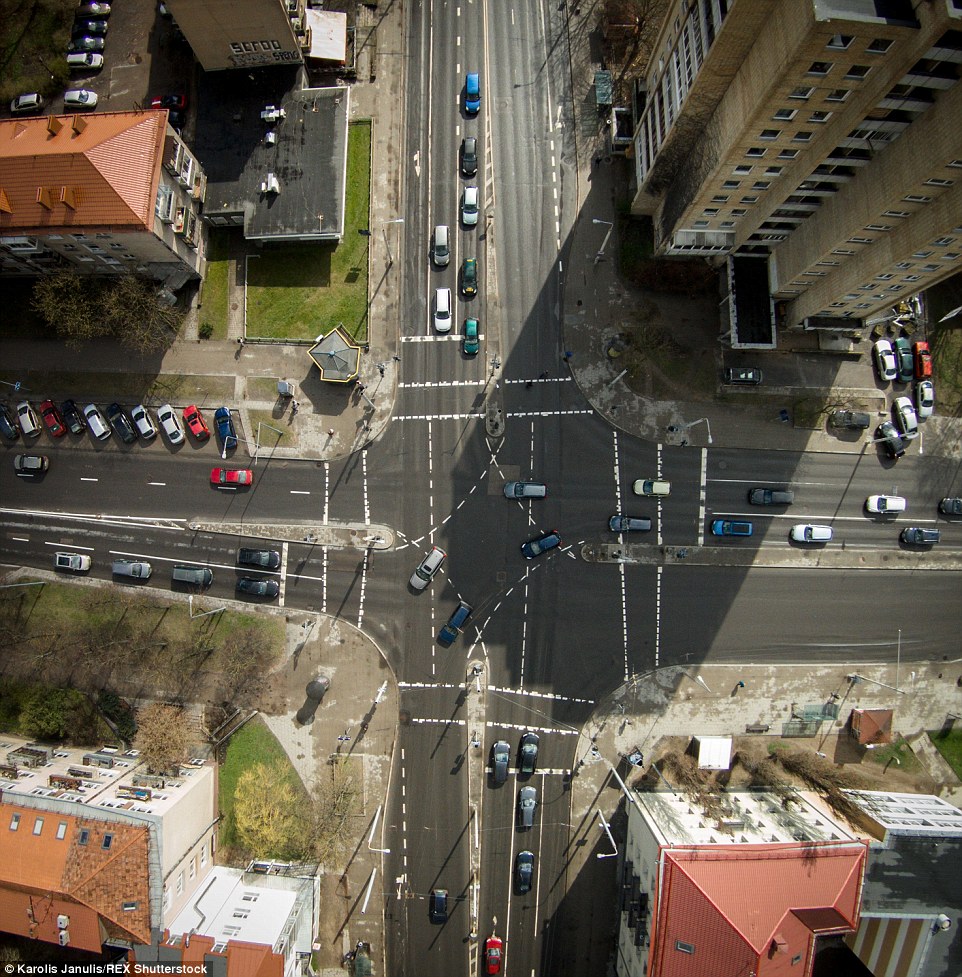2ACC579300000578-3173355-The_daily_commute_Janulis_captured_a_crossing_in_Vilnius_Lithuan-a-65_1437748383951