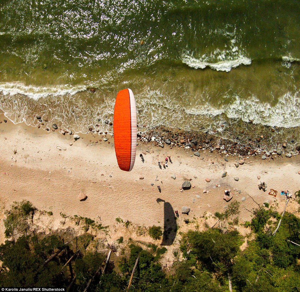 2ACC5B1700000578-3173355-Flying_and_taking_pictures_above_an_orange_glider_on_the_green_c-a-36_1437748383332