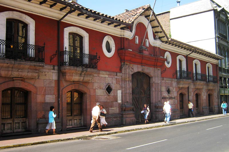 entrada-principal-museo-santiago-casa-colorada