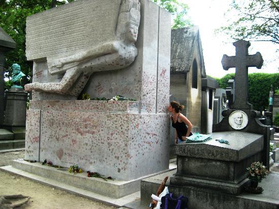 pere-lachaise-cemetery