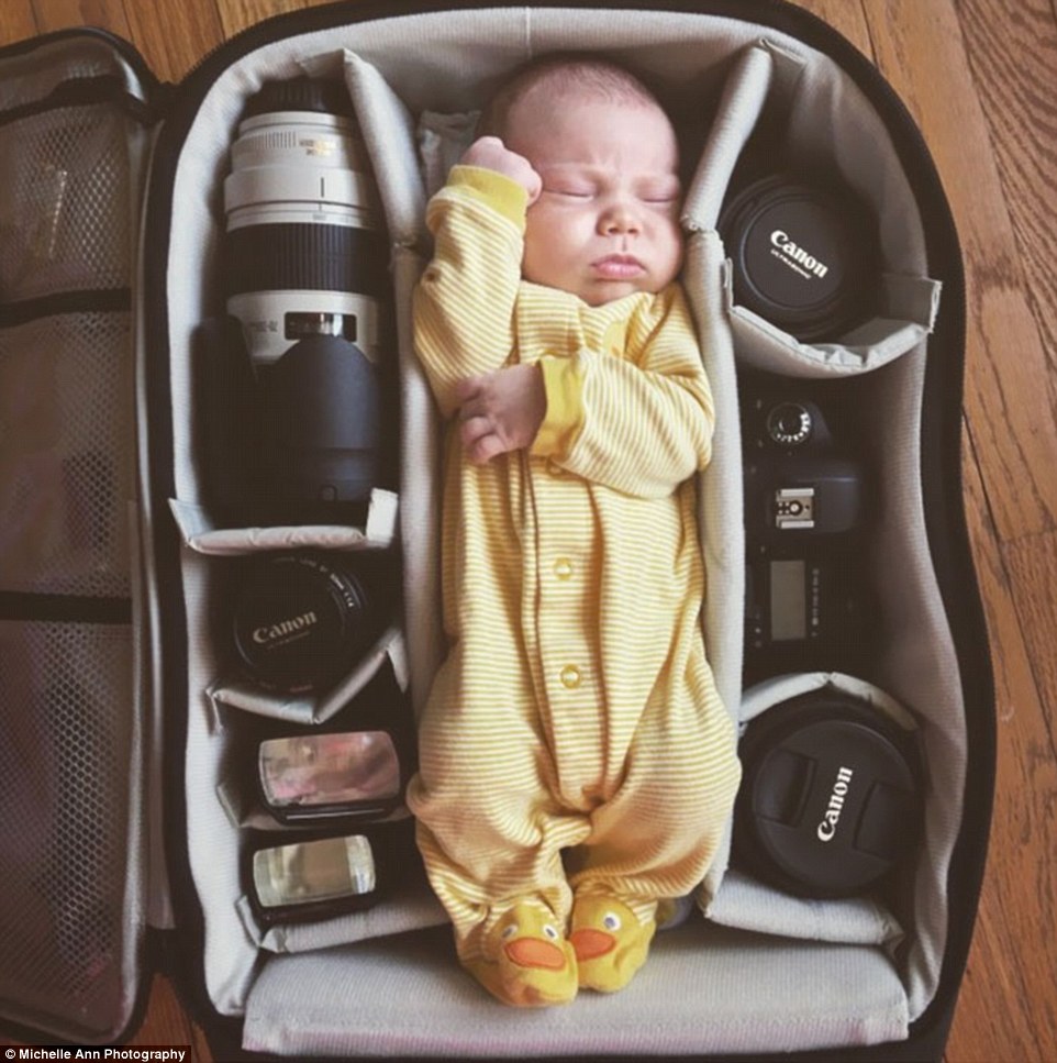 2B12910200000578-3186057-Mellow_yellow_A_sleepy_new_born_naps_in_a_padded_camera_bag_amon-a-229_1438805323306