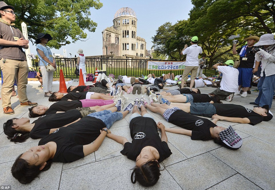 2B23598F00000578-3186815-Commemoration_Children_stage_a_die_in_in_front_of_the_Atomic_Bom-a-84_1438857513507