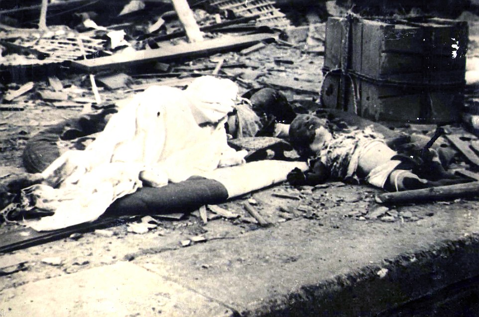 2B24779800000578-3186815-Dying_The_haunting_photographs_are_thought_to_have_been_taken_sh-a-105_1438857513859