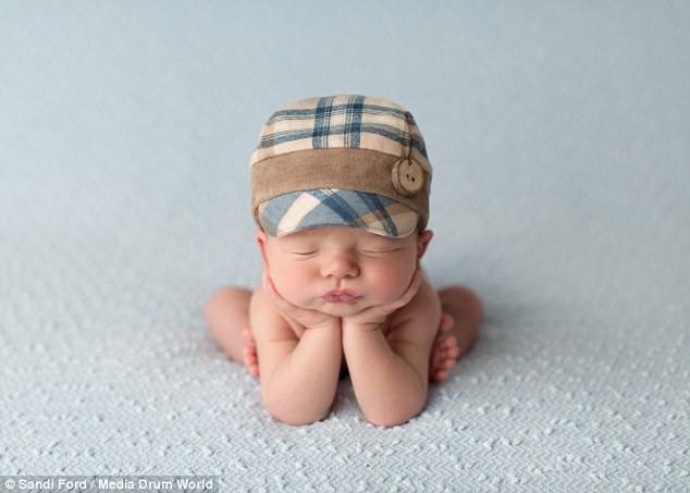 2B42F90C00000578-3193487-Once_they_feel_secure_and_are_deeply_sleeping_Sandi_will_gently_-a-19_1439288645508