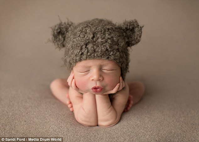 2B42F9DD00000578-3193487-Photographer_Sandi_Ford_36_from_London_takes_images_of_slumberin-a-24_1439288645798